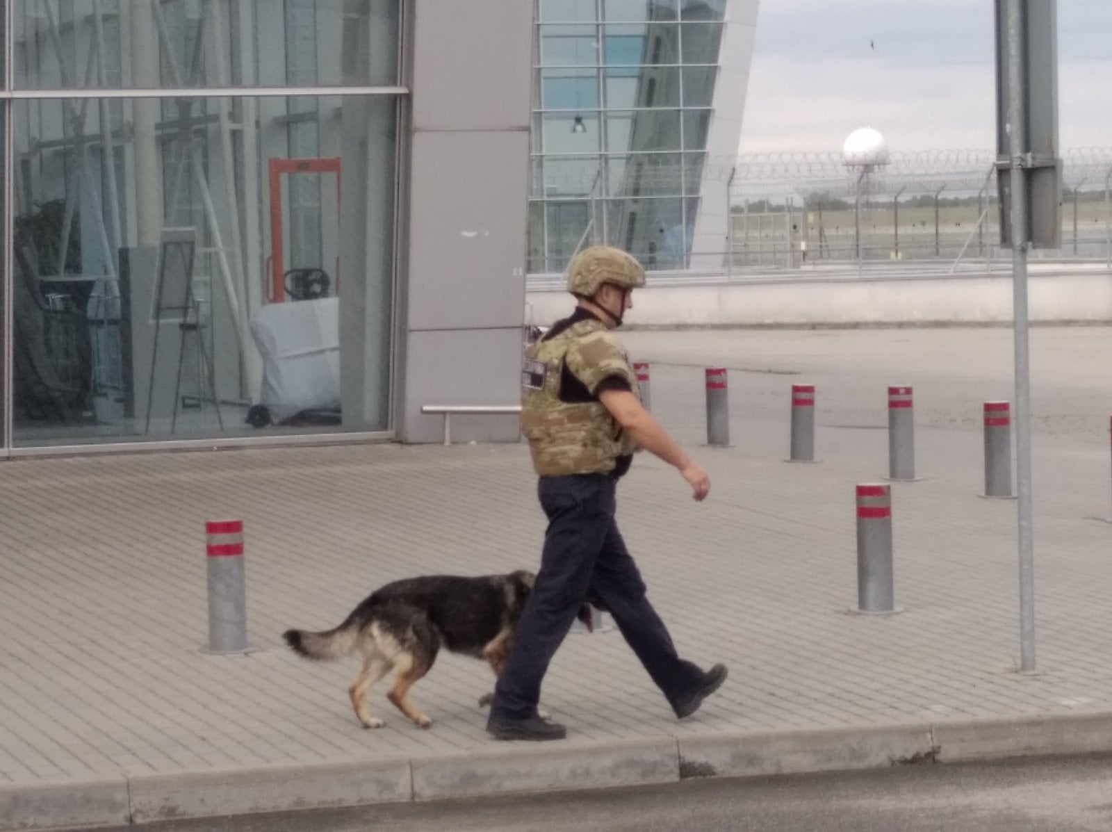 Правоохранители не нашли взрывчатку в аэропорту Львова. Скриншот из фейсбука Нацполиции